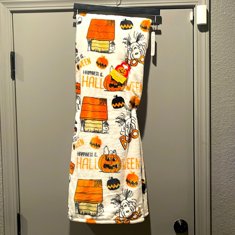 Peanuts throw Halloween blanket